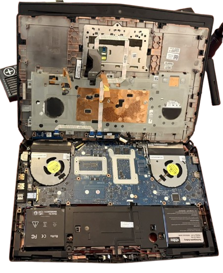 Intérieur Alienware 15 R2 avec ventilateurs et caloducs